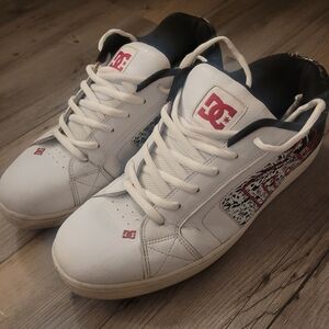 DC SHOES SIZE 13 DOESNT FIT ME NEED GONE ASAP